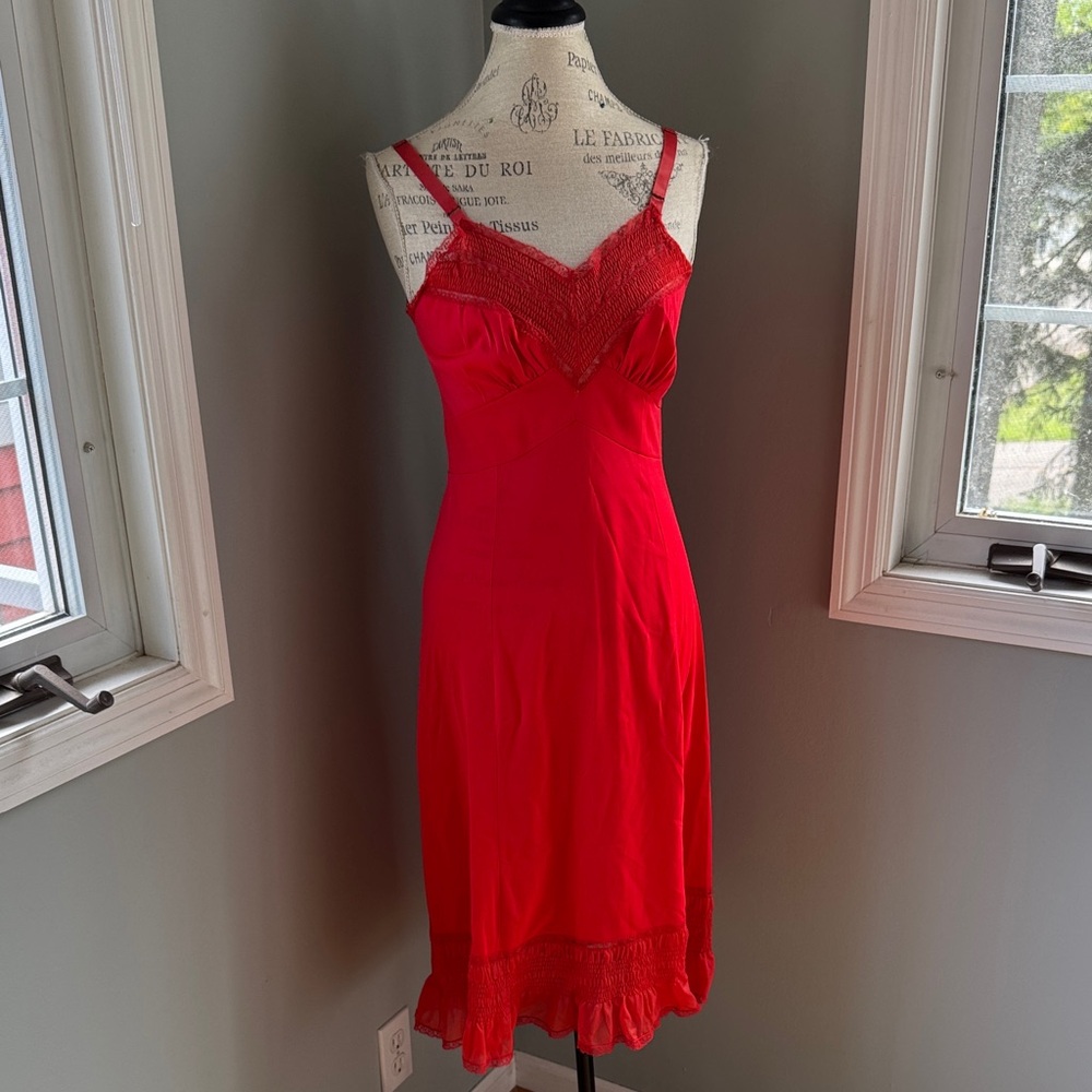 Vintage red slip dress nylon lace and smocked trim size small‎